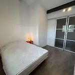 T2 Climatise Avec Garage Et Terrasse Au Grau-du-roi, 6 Couchages, Proche - Fr-1-250-267 דירה *