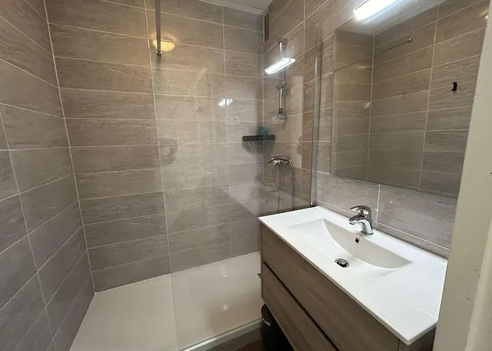T2 Climatise Avec Garage Et Terrasse Au Grau-du-roi, 6 Couchages, Proche - Fr-1-250-267 Apartman