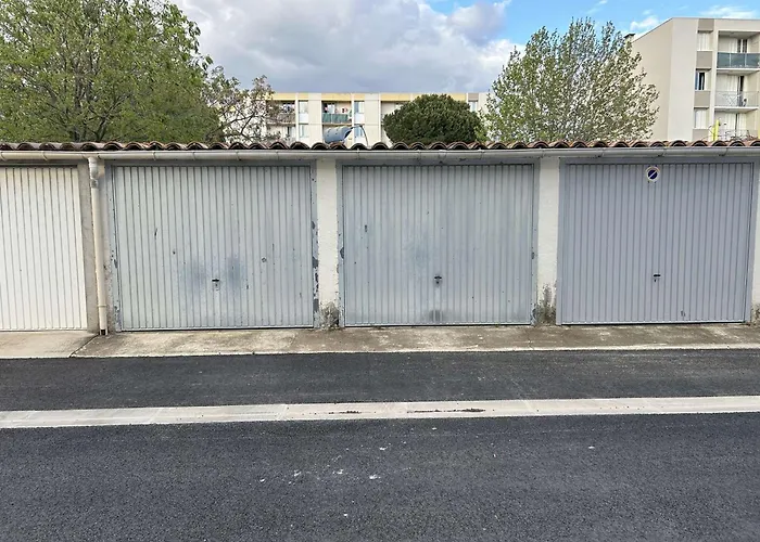 Apartman T2 Climatise Avec Garage Et Terrasse Au Grau-du-roi, 6 Couchages, Proche - Fr-1-250-267 *