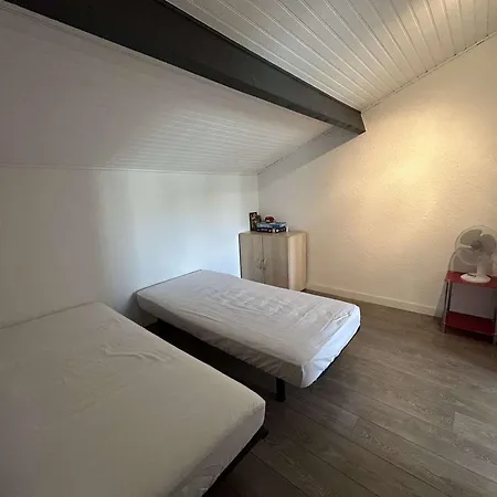 T2 Climatisé Avec Garage Et Terrasse Au Grau-du-roi, 6 Couchages, Proche - Fr-1-250-267 *