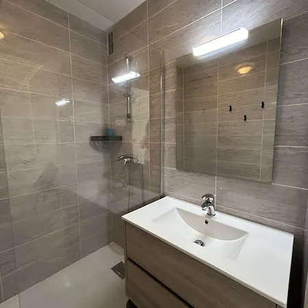 Appartement T2 Climatisé Avec Garage Et Terrasse Au Grau-du-roi, 6 Couchages, Proche - Fr-1-250-267