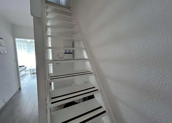 Apartment T2 Climatise Avec Garage Et Terrasse Au Grau-du-roi, 6 Couchages, Proche - Fr-1-250-267 *