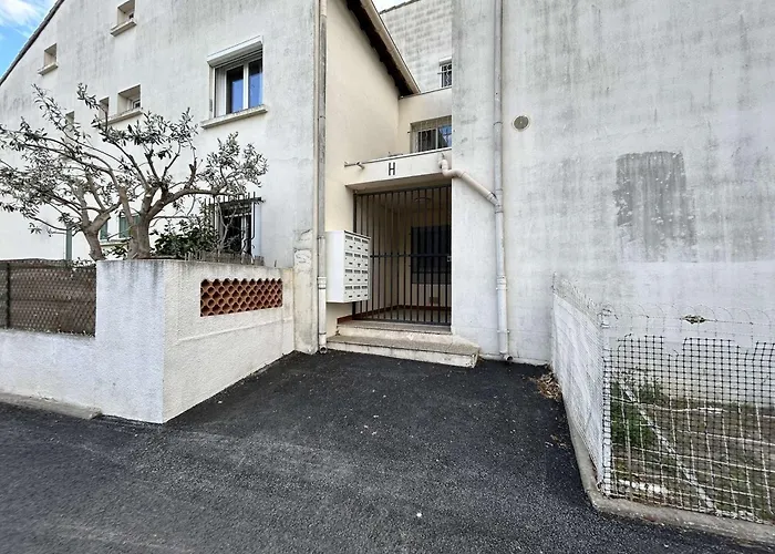 T2 Climatise Avec Garage Et Terrasse Au Grau-du-roi, 6 Couchages, Proche - Fr-1-250-267 *